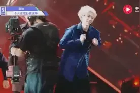 张艺兴携学员开跳《Mask》，蔡徐坤的眼神才是亮点有木有！视频封面