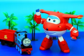 超级飞侠新玩具 小猪佩奇 Q版公仔 可动玩偶套装视频封面