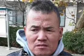 寻亲！中年男子在济南被救助，高1米65，不说话，穿黑色皮衣、灰色连帽卫衣图片