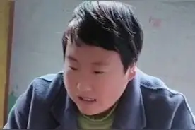 汉中青年女子走失，患抑郁症，穿黑色衣裤，背蓝色包包图片