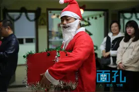 “圣诞老人”王锋华——今天你收到圣诞老人的礼物了吗？图片
