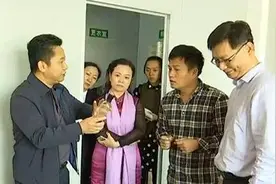 文昌风情椰林小镇：传承椰雕生产工艺 打造美丽乡村图片