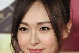 唐嫣杨紫教你画下眼线 不会画脏更不显眼小图片