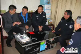 云南省监狱管理局领导深入昆明监狱慰问困难职工图片