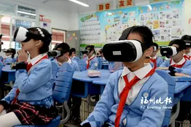 VR技术进入福州课堂 学生在虚拟现实中上课图片