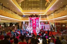 万象梦想·璀璨绽放 ——南宁万象城平安夜“红色”派对华丽绽放图片