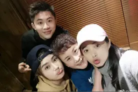 蒋欣秦岚老友重聚 秦岚：朋友还是老的好图片