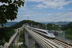 尝鲜首发沪昆高铁列车｜2小时25分！贴地“飞 行”到昆明！图片