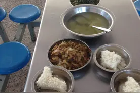 江苏阜宁一小学教师称学生伙食费疑遭克扣，教育局检查未发现图片