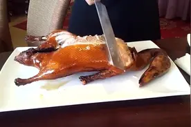 北京全聚德 女师傅现场分解烤鸭视频封面