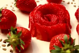 草莓玫瑰花制作过程，这个情人节七夕做给她，创意又有心意