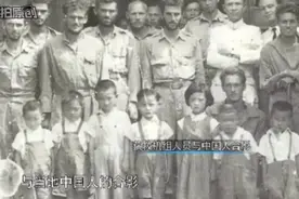 美军飞行员轰炸日本时，在中国坠毁被当地人救起合影