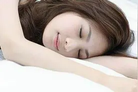 现在谁能逼我早睡呢，没有睡的你，是因为没有那个她吧