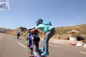 飙车小王子骑摩托车玩花样竟然这么帅视频封面