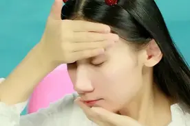 美女这样坚持使用护肤油后，皮肤再也不干燥了！视频封面
