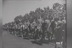 1941巴黎军事游行，德军踏过雄狮凯旋门视频封面