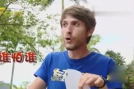 广西龙谷湾内的恐龙模型，均按照恐龙的化石11制作生动形象视频封面