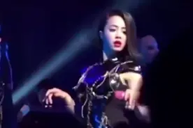 蔡依林这个梗笑死了，自己都唱不下去了，粉丝合唱注入灵魂视频封面