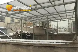一楼住户要建阳光房 惹怒四邻 违建户：我的地盘我做主视频封面