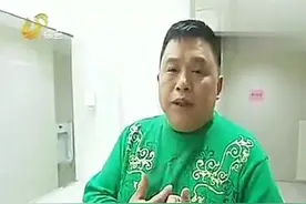 妈妈离家出走2年，8岁女儿见到母亲，拥抱母亲哭的撕心裂肺视频封面