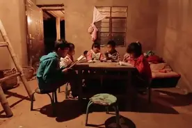 变形计：13岁盘江龙独自照顾五个年幼弟妹，稚嫩的肩膀撑起整个家