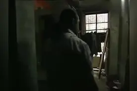 卧底警察光膀子穿西服，活脱脱社会大哥气质，看着也太吓人了！视频封面