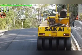 日野自卸车住友HA60C酒井TS205哈姆3410铺设陡峭道路沥青视频封面