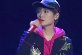 低调了13年，李宇春家庭背景被曝光，爸妈身份说出来令人难以置信视频封面