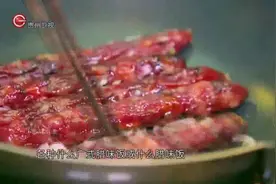 做腊肠饭时，腊肠一定要留到最后再切，可保持外形完整！