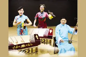 说反腐赢得满堂彩 宿迁琴书艺人捧回“金牌”证书图片