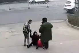 「围观」保定女孩当街遭男友暴打，“大衣哥”这做法简直太赞！图片