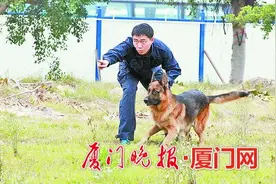 警犬“考”不好 民警要受过图片