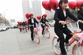 26辆共享单车成都迎亲 新娘：很惊喜图片