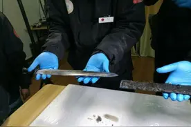 寒光闪闪！2000年前战国大宝剑出土图片