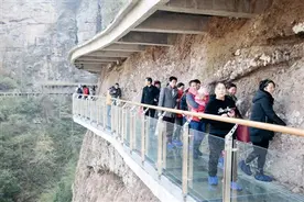 浙江最长玻璃栈道开放图片