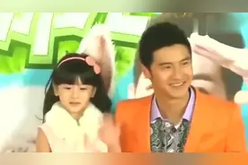 田亮生日被老婆偷吻，田亮反过来拥吻叶一茜，结婚11年却如初恋视频封面