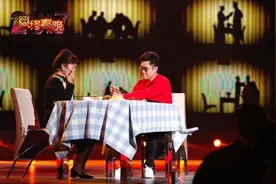 CCTV网络春晚大鹏携母同台 自曝曾将妈妈认作“老奶奶”图片