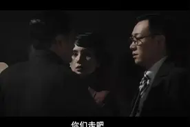 除了飞行员，这辆飞机只能乘坐两个人视频封面