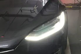 特斯拉Model X天津秀 开启车灯和鸥翼门的跳舞模式