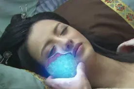 真情：天鹅中毒，龙六子霸下用至关重要的护心龙鳞为其医治视频封面