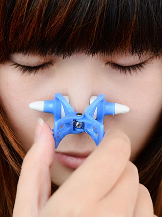 产品近几年来一直销售火爆,宣称不用手术,只要每天坚持用产品夹夹鼻子