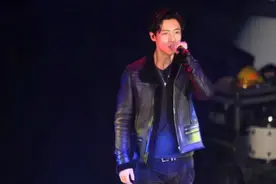 魏晨在家乡兰州献唱《花开那年》 粉丝们乐哭了视频封面