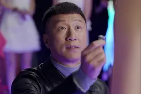 厨师回忆与前女友过往，打断好友求婚当众也下跪求婚，变闹剧视频封面