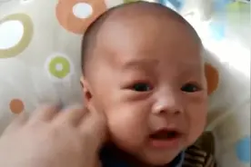 小宝宝哭的这么伤心，也没有妈妈抱抱，还一个劲的录视频视频封面