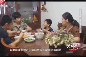 体罚成习惯？小男孩被妈妈罚面壁思过，依然嬉皮笑脸