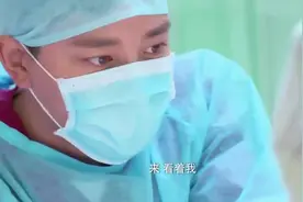 产妇都躺在手术台上了，却不让男医生接生，该怎么办