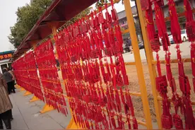 前往归元寺进香尽量乘公交 届时周边道路管制禁止车辆通行和停放图片
