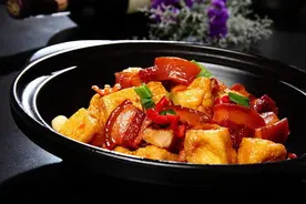 油豆腐烧肉 它是永远吃不腻的经典图片