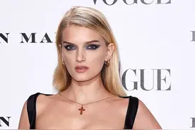 三大超级名模同堂比美，共庆《VOGUE》（英国版）百周年图片