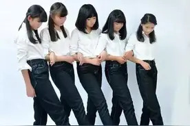 sunshine女团走红 盘点娱乐圈那些丑丑惹人爱的明星图片